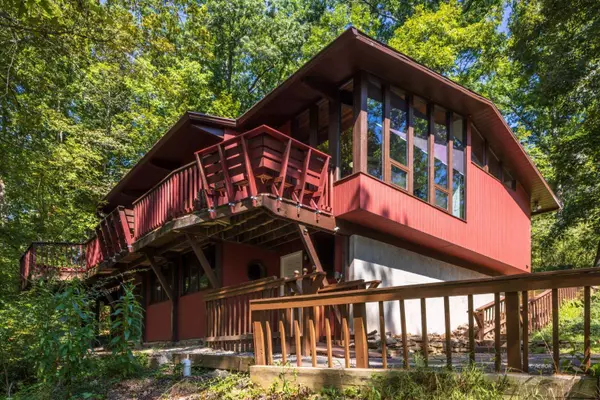 15 Angela St, Athens, OH 45701