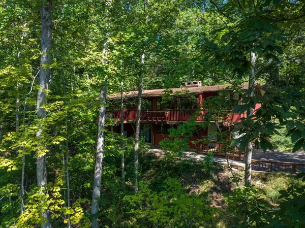 15 Angela St, Athens, OH 45701