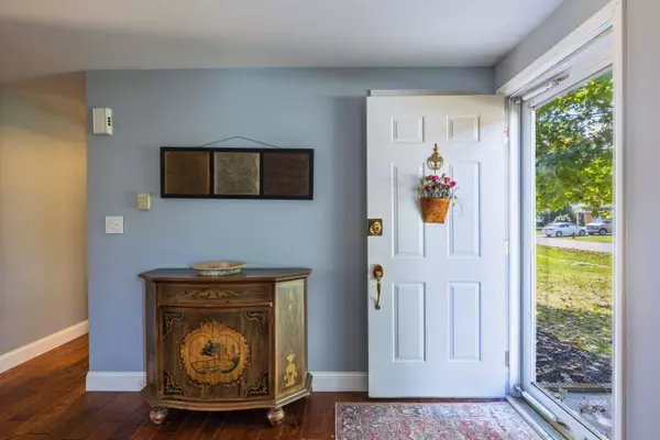 90 Main St, The Plains, OH 45780