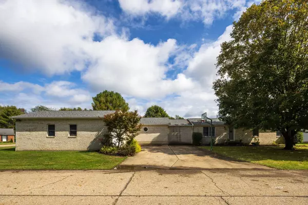 90 Main St, The Plains, OH 45780