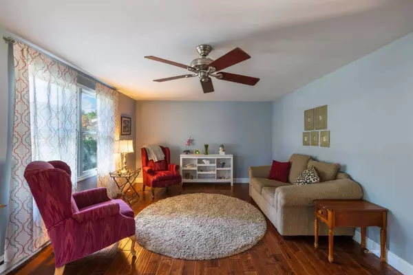 90 Main St, The Plains, OH 45780