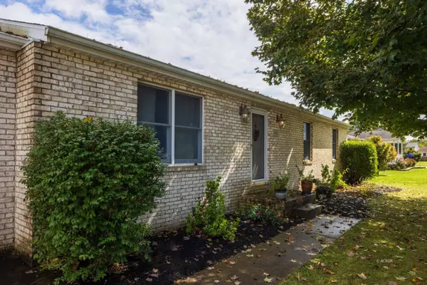 90 Main St, The Plains, OH 45780