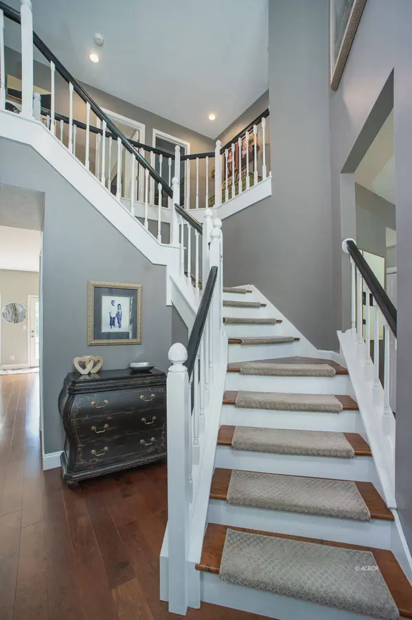 8750 Lavelle Rd, Athens, OH 45701