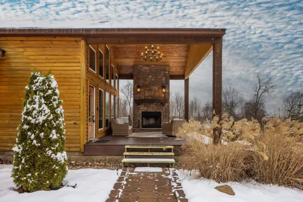 18999 River Rd, Athens, OH 45701