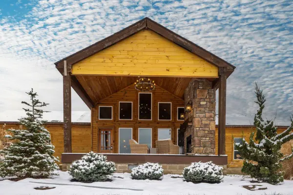 18999 River Rd, Athens, OH 45701