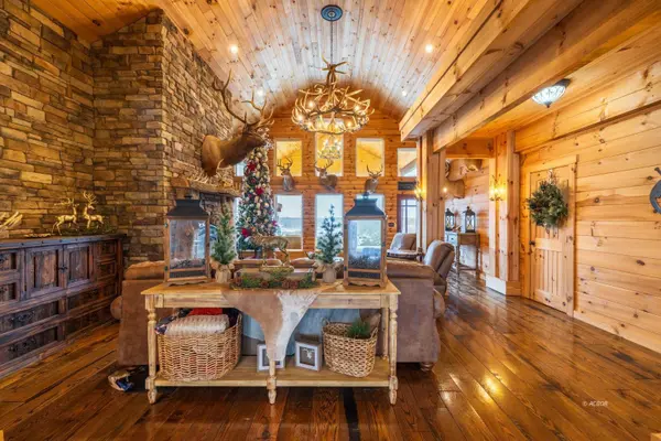 18999 River Rd, Athens, OH 45701