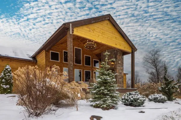 18999 River Rd, Athens, OH 45701