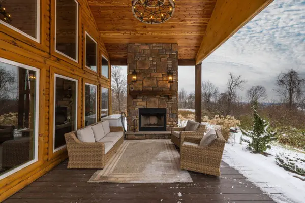 18999 River Rd, Athens, OH 45701