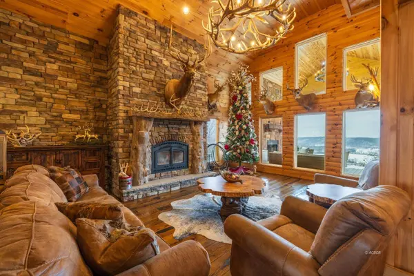 18999 River Rd, Athens, OH 45701