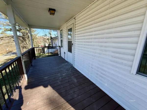 14 Hickory St, Athens, OH 45701