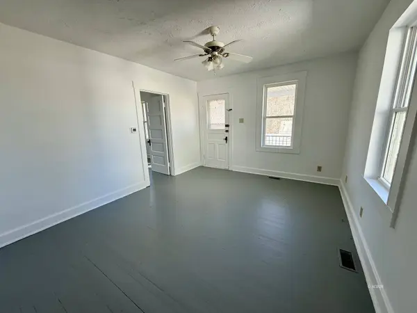 14 Hickory St, Athens, OH 45701