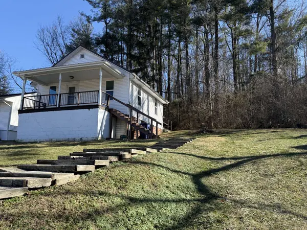 14 Hickory St, Athens, OH 45701