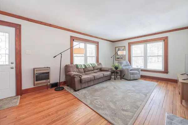 8747 McLean Ln, Athens, OH 45701