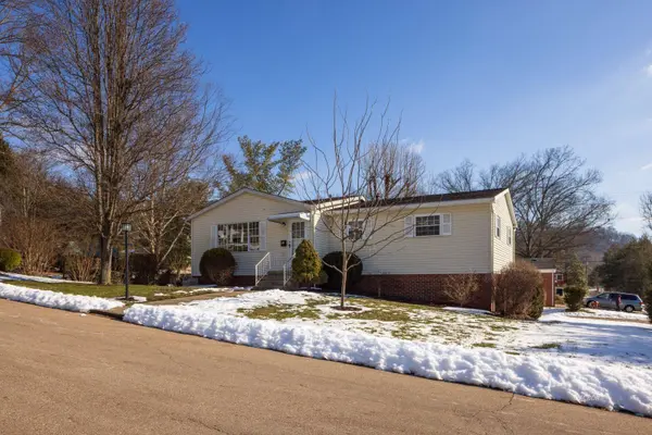 44 Strathmore Blvd, Athens, OH 45701