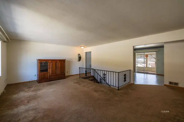 44 Strathmore Blvd, Athens, OH 45701