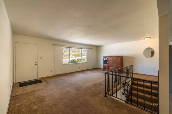 44 Strathmore Blvd, Athens, OH 45701