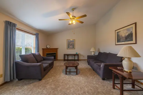 1076 Highland Dr, Albany, OH 45710