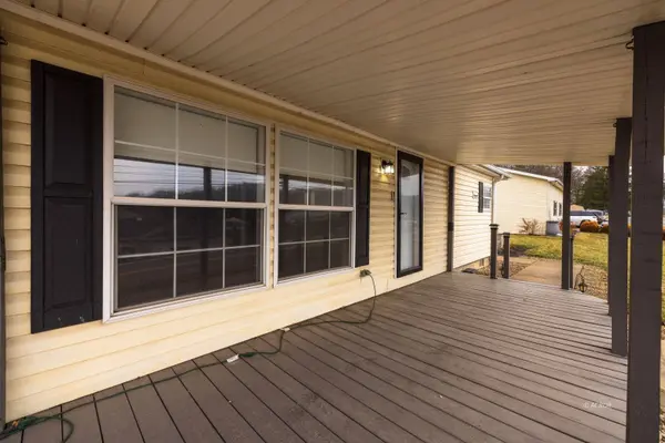 12 E Main St, Jacksonville, OH 45740