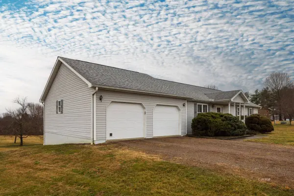 1076 Highland Dr, Albany, OH 45710