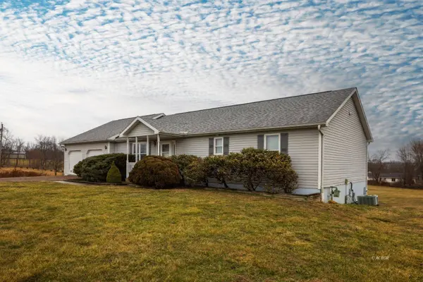 1076 Highland Dr, Albany, OH 45710