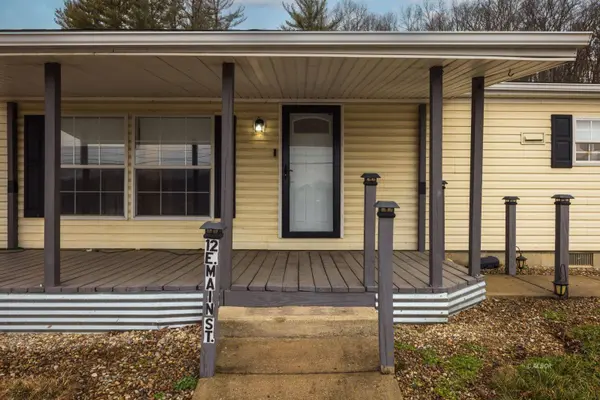 12 E Main St, Jacksonville, OH 45740