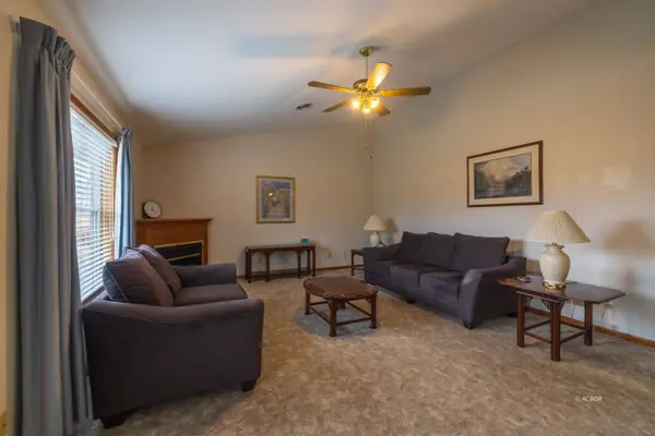 1076 Highland Dr, Albany, OH 45710