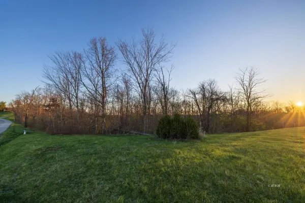 Larson's Way, Athens, OH 45701