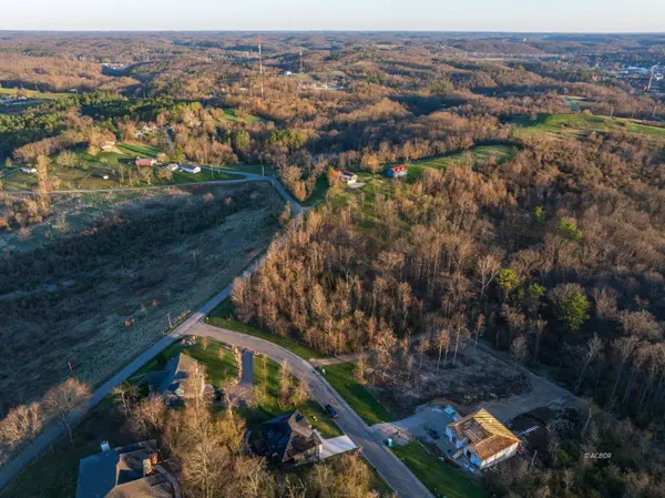 Larson's Way, Athens, OH 45701