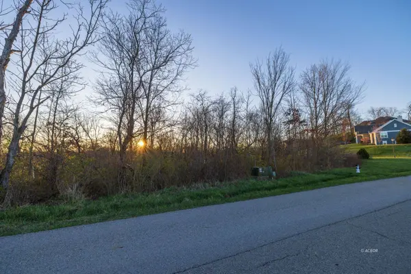 Larson's Way, Athens, OH 45701