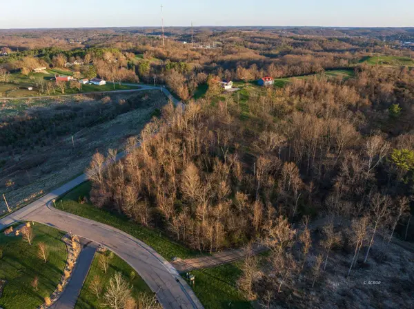 Larson's Way, Athens, OH 45701