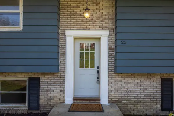 25 Angela Dr, Athens, OH 45701