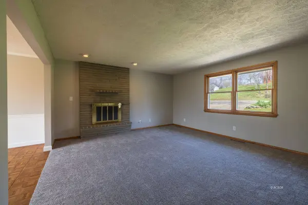 25 Angela Dr, Athens, OH 45701