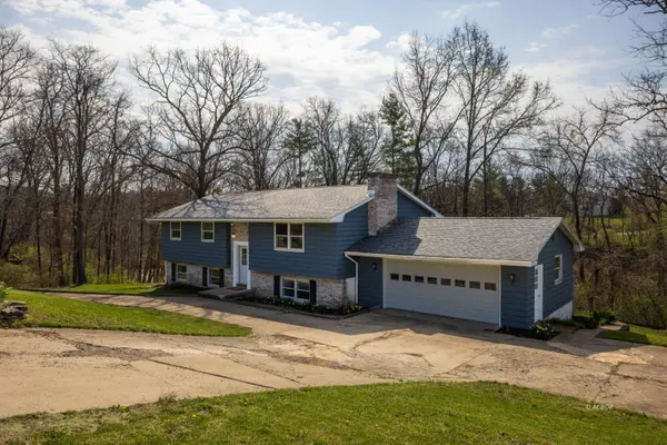 25 Angela Dr, Athens, OH 45701