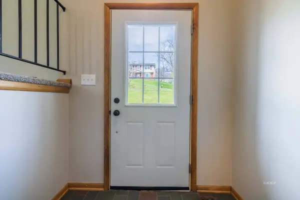 25 Angela Dr, Athens, OH 45701