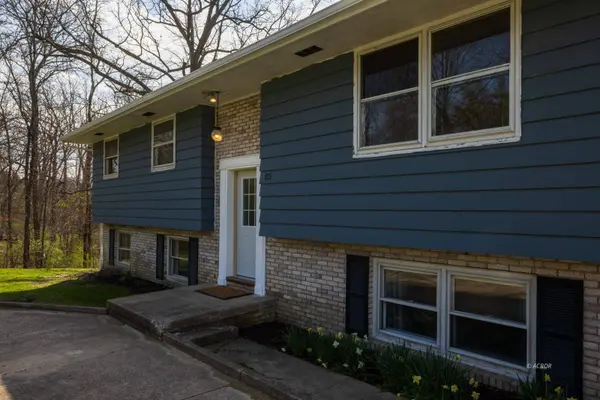 25 Angela Dr, Athens, OH 45701
