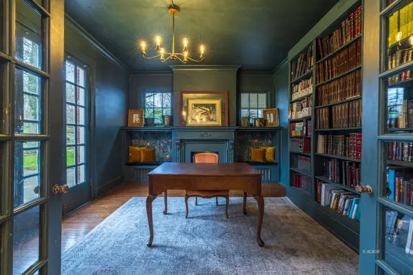 171 E State St, Athens, OH 45701