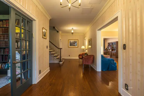 171 E State St, Athens, OH 45701