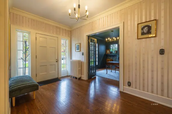 171 E State St, Athens, OH 45701