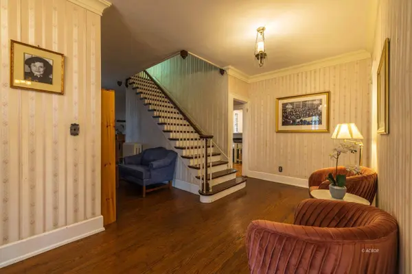 171 E State St, Athens, OH 45701