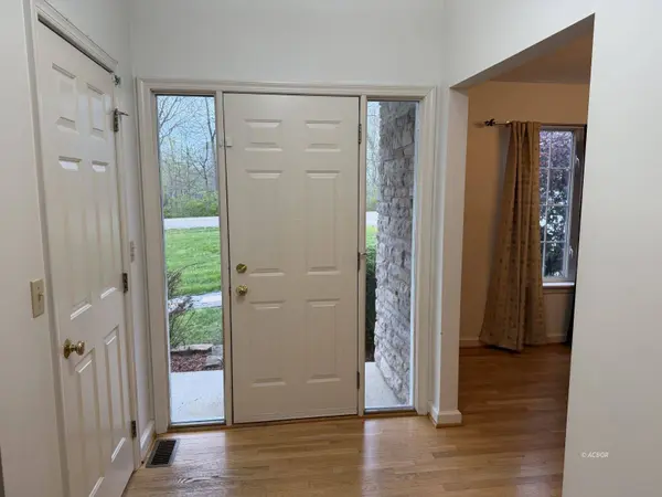 10965 Northpoint Dr, Athens, OH 45701