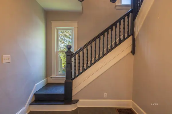 143 Grosvenor St, Athens, OH 45701