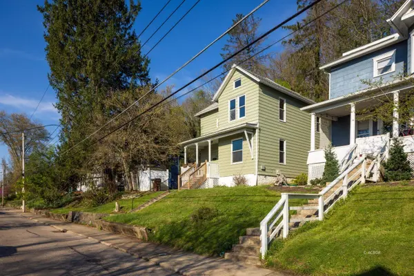 143 Grosvenor St, Athens, OH 45701