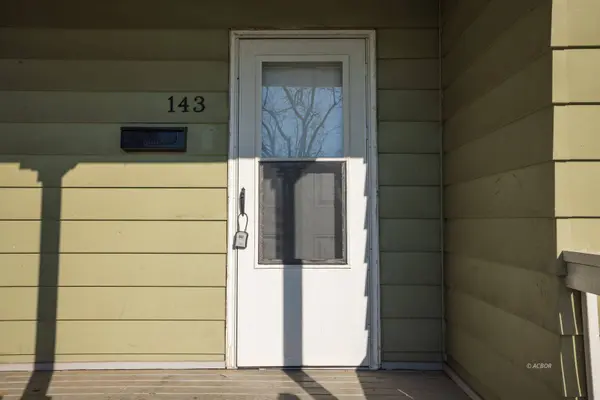 143 Grosvenor St, Athens, OH 45701