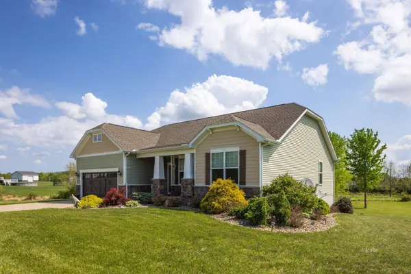 3028 Canterbury Ct, Albany, OH 45710