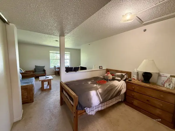 15 S Shafer St #1510, Athens, OH 45701