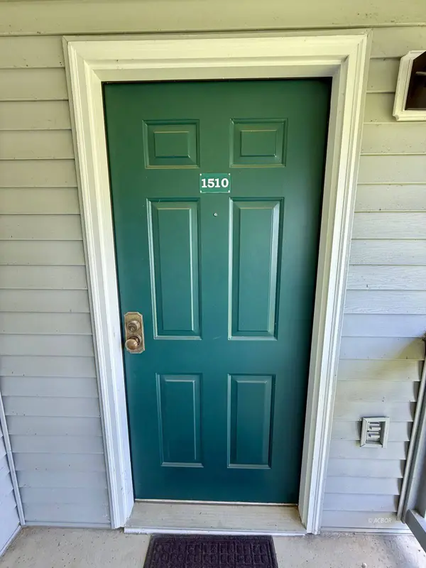 15 S Shafer St #1510, Athens, OH 45701