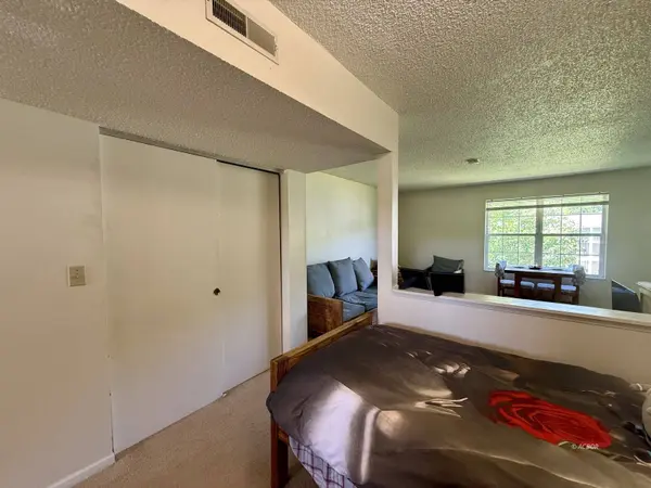 15 S Shafer St #1510, Athens, OH 45701
