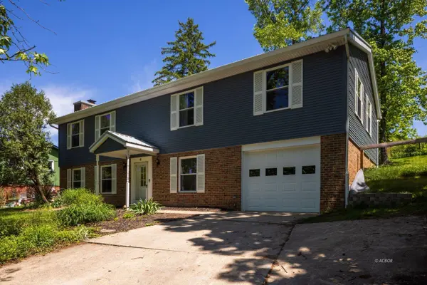 49 Canterbury Dr, Athens, OH 45701