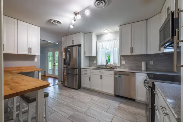 49 Canterbury Dr, Athens, OH 45701