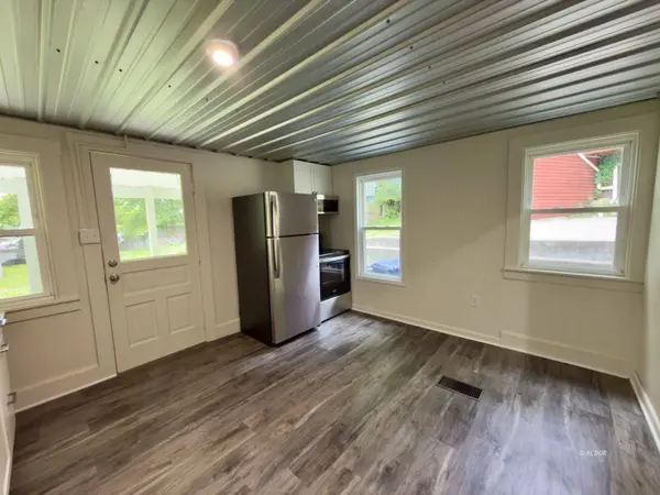 5 Smith St, Athens, OH 45701